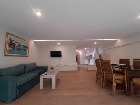 Communal lounge/ TV room, TV and multimedia, Living room, Seating area