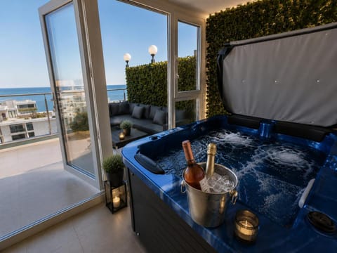 Day, View (from property/room), Balcony/Terrace, Seating area, Sea view
