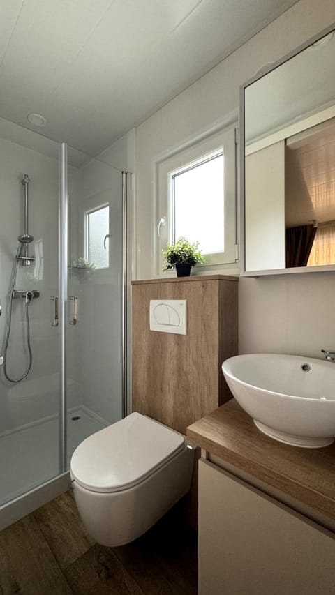 Shower, Bathroom, hair dryier