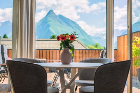 Dining area, Mountain view