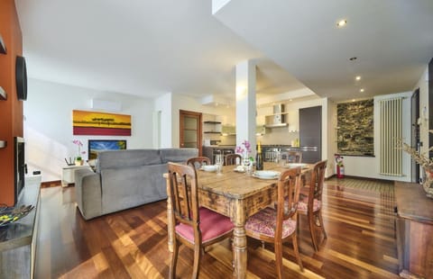 La casa di Flo luxury apartment Apartment in Lierna