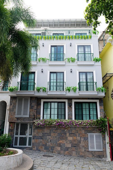 Property building, Day