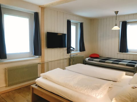 Bed, TV and multimedia, Photo of the whole room