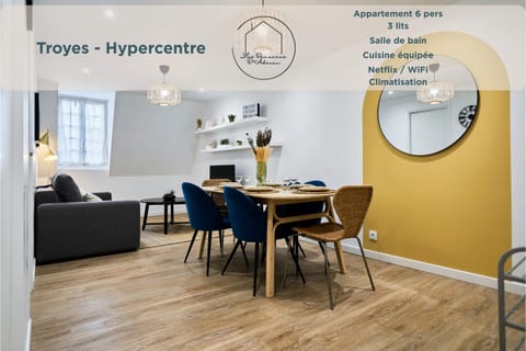 Living room, Dining area