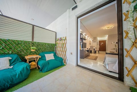 View (from property/room), View (from property/room), Balcony/Terrace, Balcony/Terrace, Seating area, City view, City view, Mountain view, Mountain view, Street view, Street view