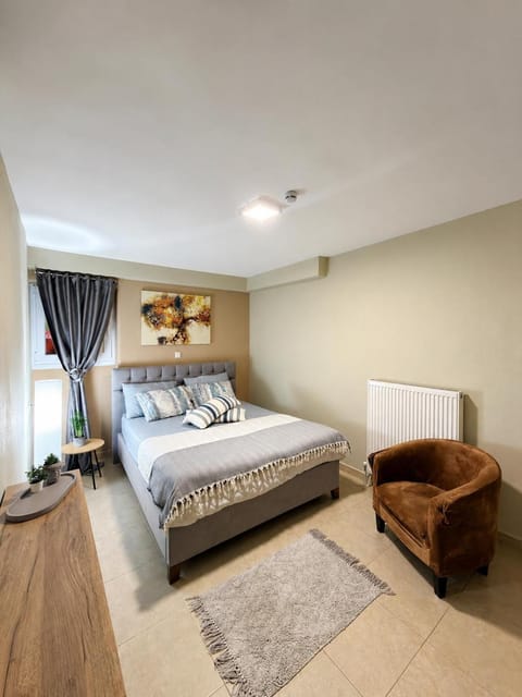 Photo of the whole room, Bedroom