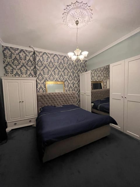 Bed, Photo of the whole room, Bedroom, wardrobe