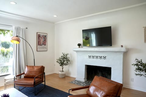 Monthier The Grove OA7T4H55 House in West Hollywood