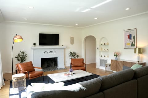 Monthier The Grove OA7T4H55 House in West Hollywood