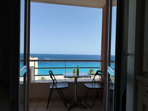 Natural landscape, View (from property/room), Balcony/Terrace, Balcony/Terrace, Dining area, Sea view