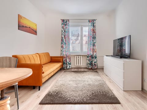 TV and multimedia, Living room, Bedroom, internet
