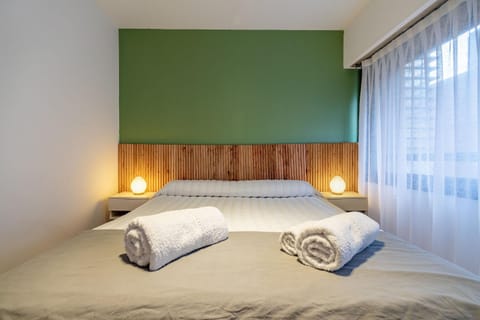 Bed, Night, TV and multimedia, Bedroom