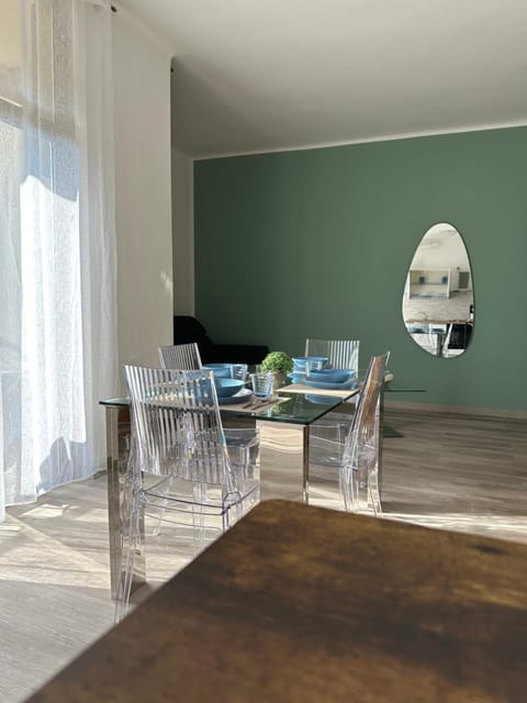 Dining area, Lunch