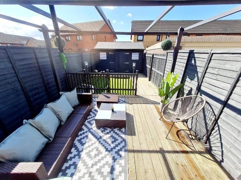 Lovely house with back garden - PRIVATE driveway House in Glasgow