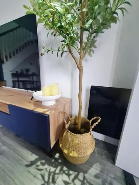 Lovely house with back garden - PRIVATE driveway House in Glasgow