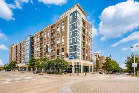 The Hangout ! Apartment in Addison