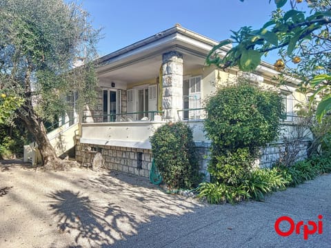 Villa spacieuse et calme près des plages avec jardin, terrasse, WiFi et climatisation - FR-1-647-32 Villa in Menton