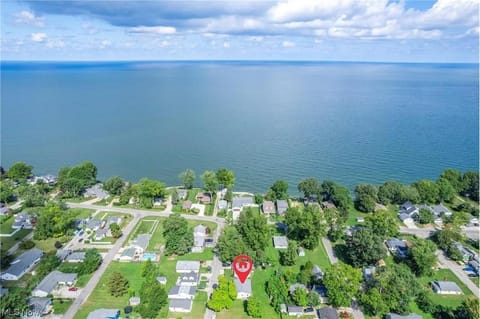 Lake Erie BreezeYour Restful Vermilion 3BR Vacation Home close to Cedar Point House in Vermilion