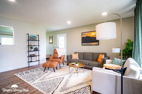 Lake Erie BreezeYour Restful Vermilion 3BR Vacation Home close to Cedar Point House in Vermilion