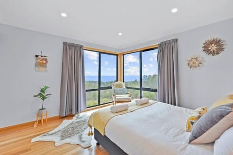 Black Wattle Coastal Retreat House in Tasmania