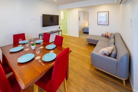 TV and multimedia, Living room, Decorative detail, Seating area, Dining area, Evening entertainment, Bedroom, air conditioner