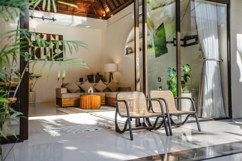 Luxury 3 Bedroom Villa with Pool - 200m to Canggu Beach Villa in North Kuta