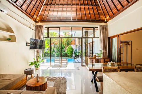 Luxury 3 Bedroom Villa with Pool - 200m to Canggu Beach Villa in North Kuta