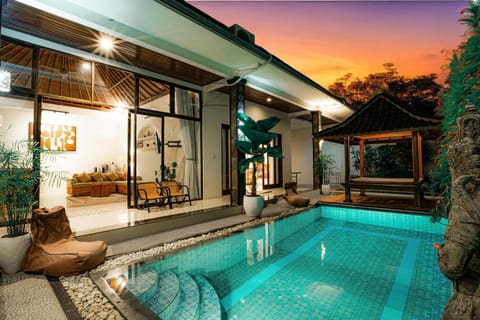 Luxury 3 Bedroom Villa with Pool - 200m to Canggu Beach Villa in North Kuta