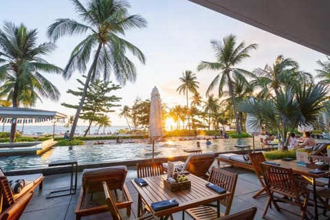 Restaurant/places to eat, Swimming pool, Swimming pool