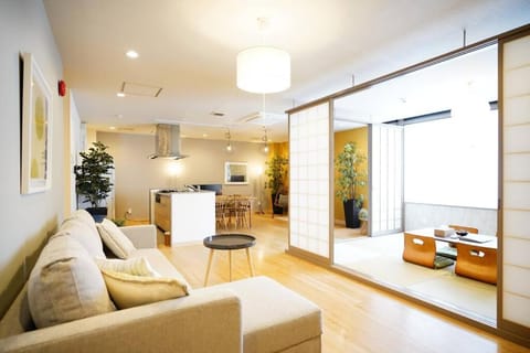 TV and multimedia, Kitchen or kitchenette, Living room, Seating area, Dining area