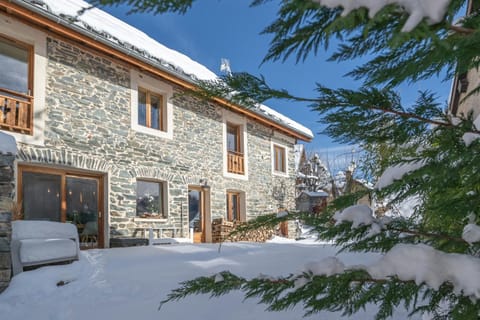 L'Oisans Bleu chalet pied des pistes Alpe d'Huez Chalet in Huez