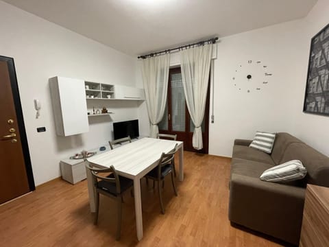 TV and multimedia, Kitchen or kitchenette, Living room, Dining area
