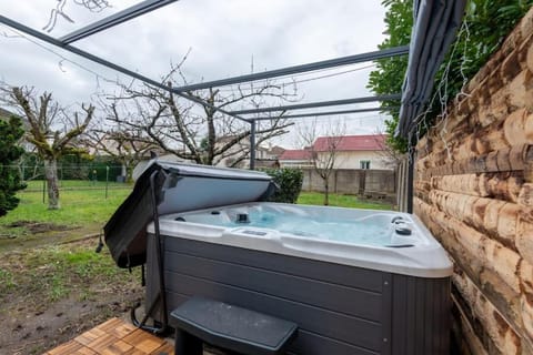 Belle maison rénovée avec jacuzzi Villa in Bourgogne-Franche-Comté