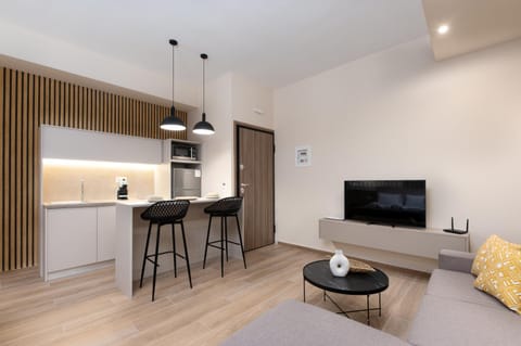 TV and multimedia, Living room, Seating area, Dining area, microwave, stove