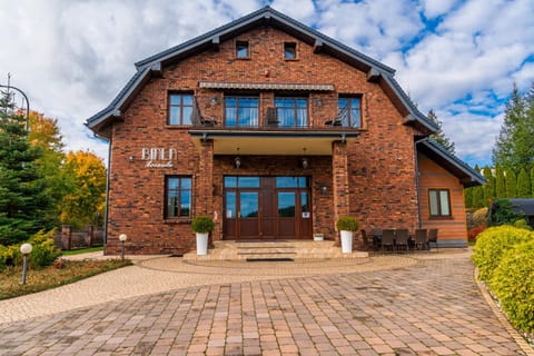 Property building, Facade/entrance, Spring, Day, Balcony/Terrace, Balcony/Terrace, Other, Other, Other, Seating area