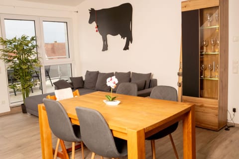 Living room, Seating area, Dining area