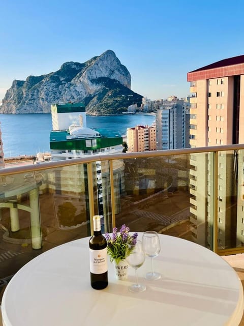 Nearby landmark, Day, Natural landscape, View (from property/room), Balcony/Terrace, City view, Lake view, Mountain view, Sea view