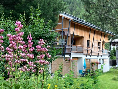 Property building, Spring, Garden