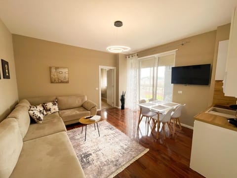 Communal lounge/ TV room, TV and multimedia, Living room, Seating area, Dining area, Evening entertainment