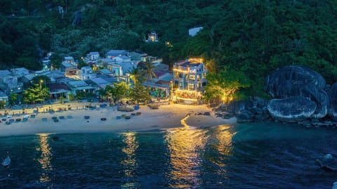 Property building, Night, Natural landscape, Bird's eye view, Beach, Sea view