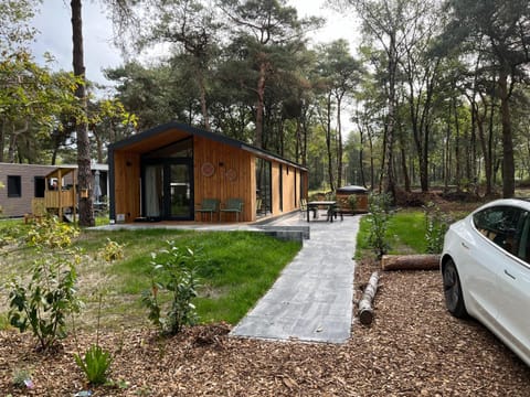 Property building, Garden, Hot Tub, Parking