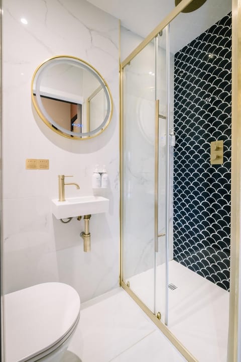 Luxury Single Small Room Central Location King Bed House in Bowness-on-Windermere