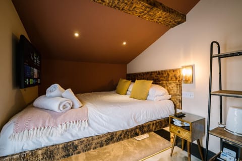 Luxury Single Small Room Central Location King Bed House in Bowness-on-Windermere