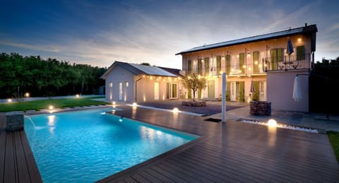 Property building, Patio, Garden, Garden view, Pool view, Swimming pool, sunbed