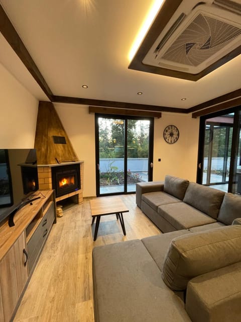 Communal lounge/ TV room