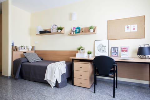 Bed, Seating area