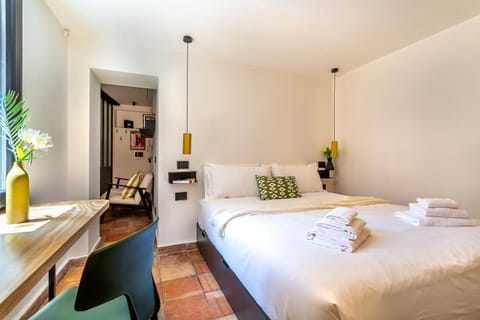 Bed, Photo of the whole room, Bedroom, towels