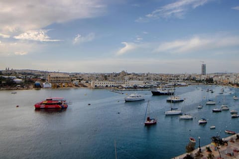 The Strand - 4BED SliemaSeafront Fl 1 by Homely Apartment in Sliema