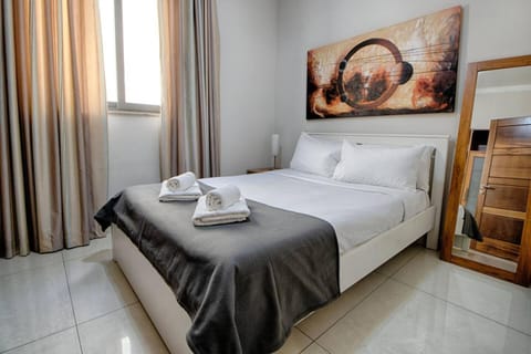 The Strand - 4BED SliemaSeafront Fl 2 by Homely Apartment in Sliema