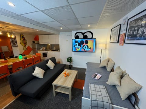 Communal lounge/ TV room, TV and multimedia, Living room